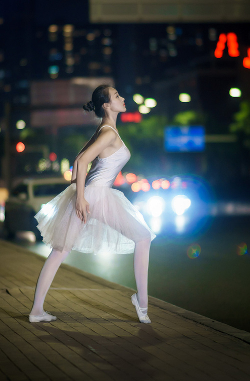 九游娱乐官网 (jiuyou)-西甲比赛后分析，专家讲解中场控球策略背后的战术逻辑，中场控球视频