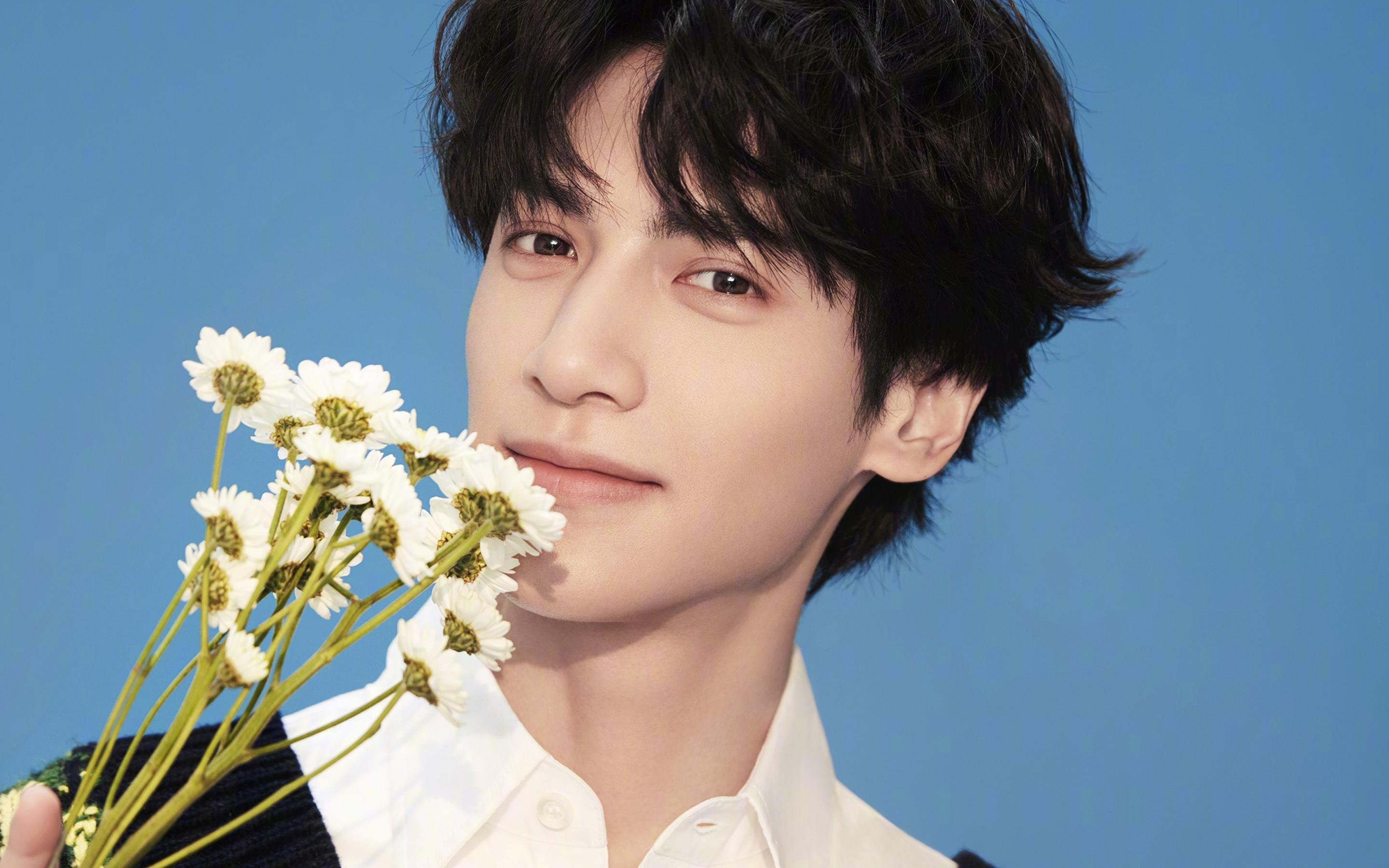 日本马术队在2024年世界马术运动会中获得团体三项赛银牌，成绩斐然。